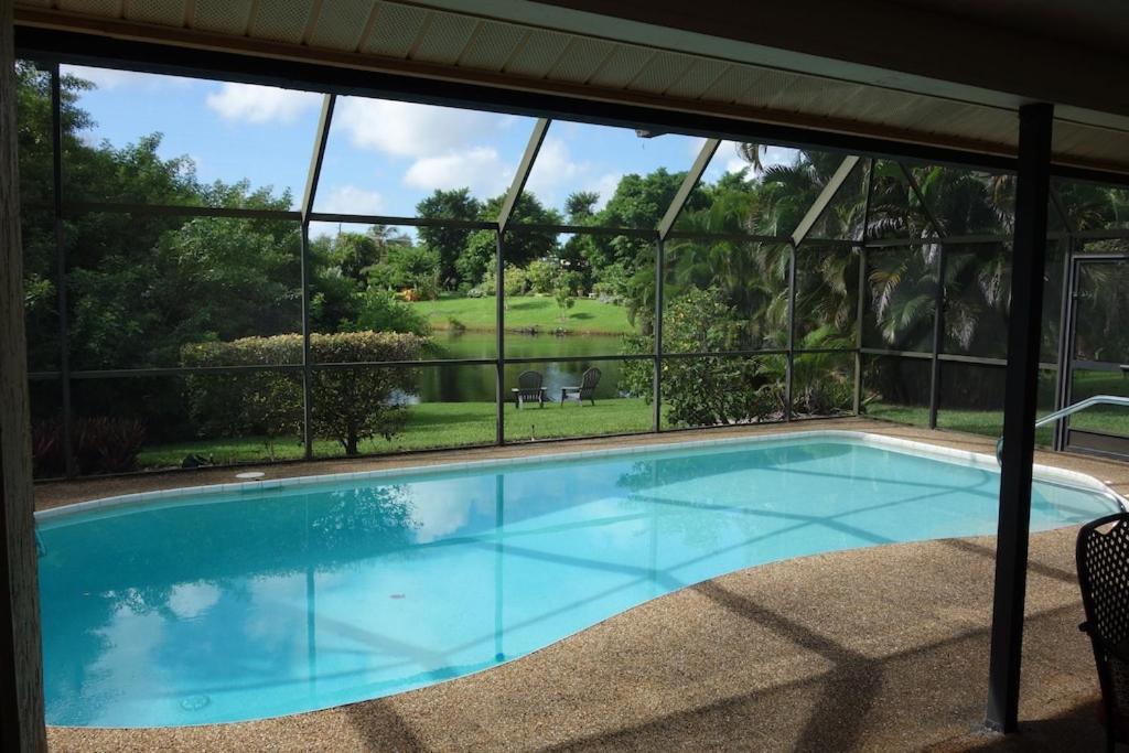 Pool Home With A New Sparkling Pool, Close To Beach, Lovely Lake View North North Naples Екстериор снимка