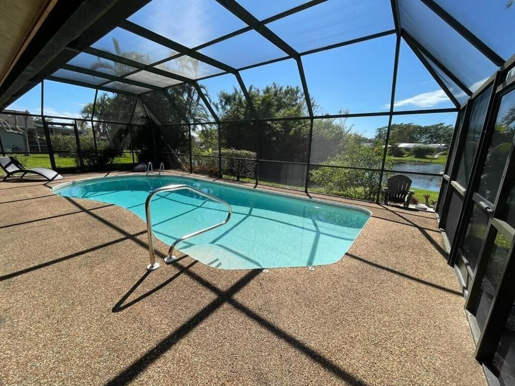 Pool Home With A New Sparkling Pool, Close To Beach, Lovely Lake View North North Naples Екстериор снимка